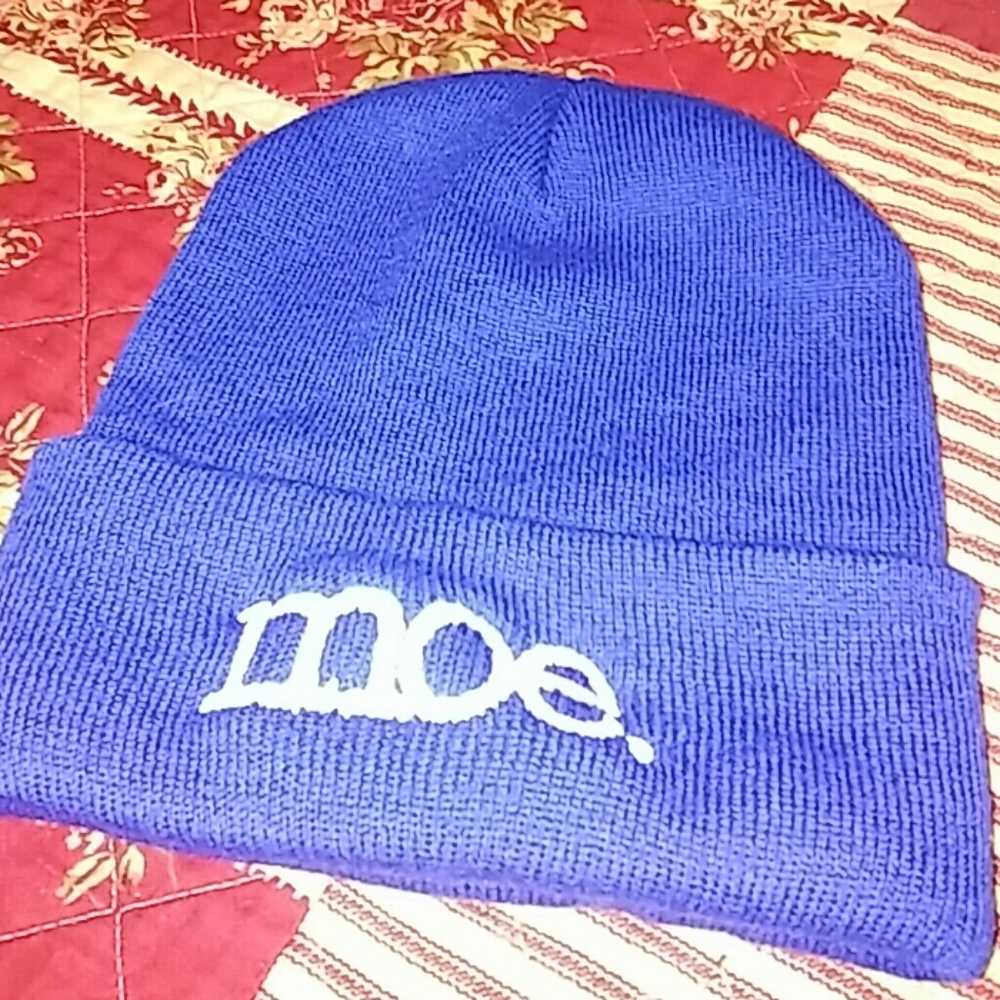 Nwot Goreous Blue Concert Beenie..